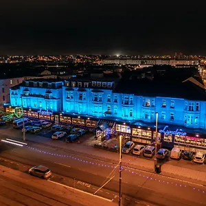 Отель Lyndene